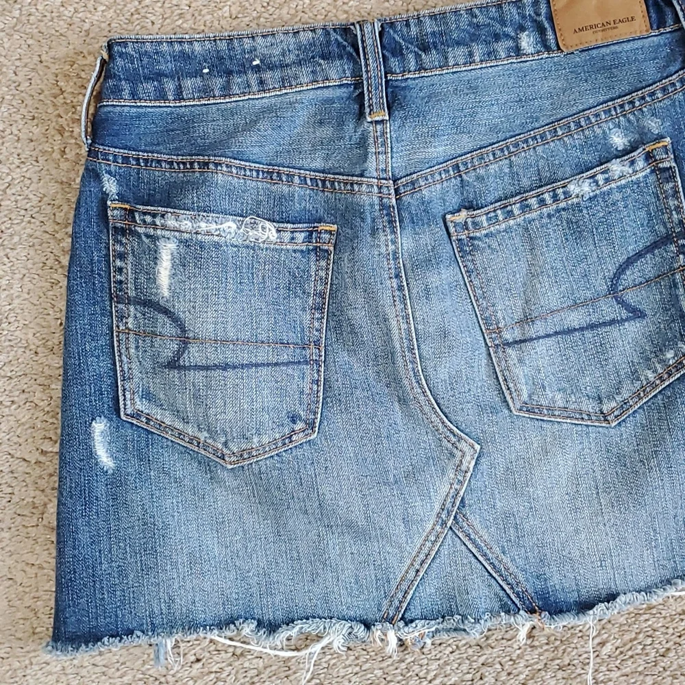American Eagle Outfitters Blue Denim mini skirt size 2 distressed Frayed - Picture 6 of 10